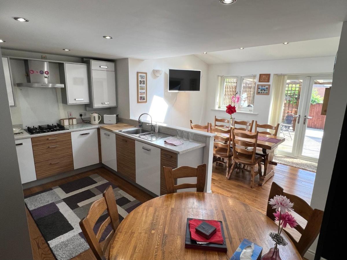 Simply Stunning 2 Bedroom Home With Parking Space Nottingham Eksteriør billede